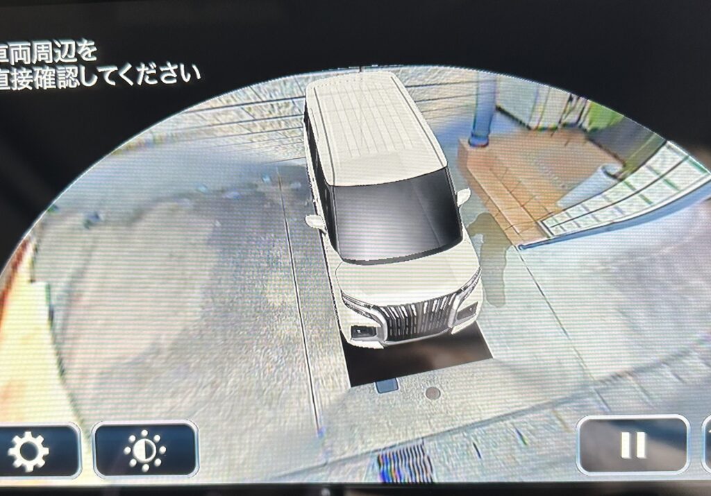 ソリオ バンディットの全方位モニター。車を真上から見た映像
